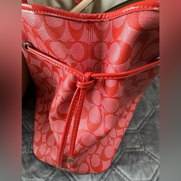 LARGE COACH CARRYALL Red, Excellent Condition, never used - Picture 3 of 10